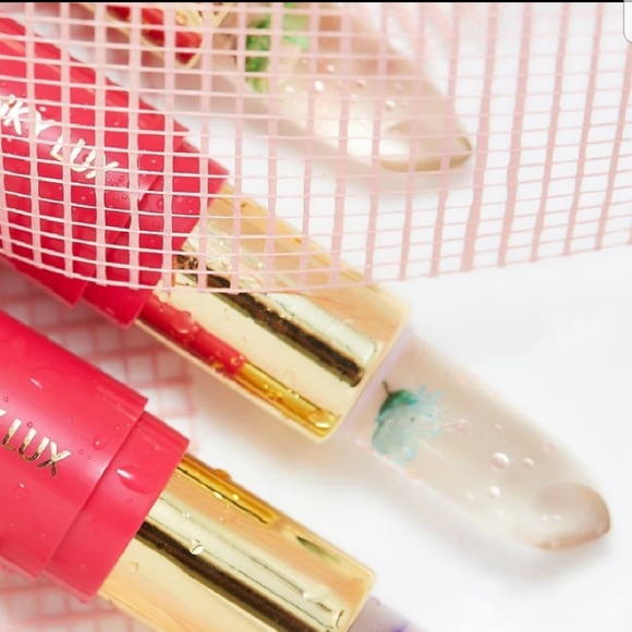 ✨BLUE Winky Lux Flower Lip Balm NWT - Picture 5 of 8